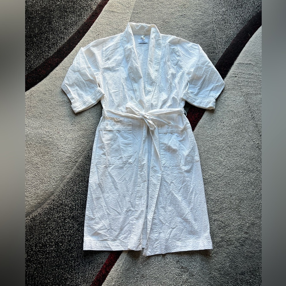 Matouk White Seersucker Robe